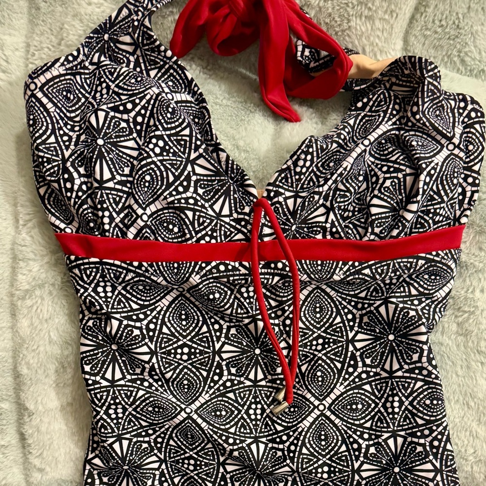 Pour Moi “Starboard” 34FF Deep Neck Halter Swimsuit
